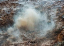 黄河在咆哮,咆哮中的母亲河